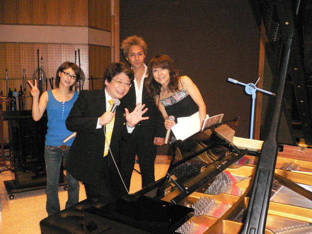 �q���V�A�ǎq����AAKINA�����